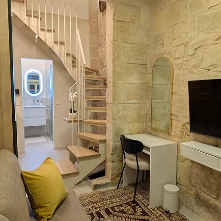 - Rooftop Views, Wine Cellar & Espresso Apartamento *