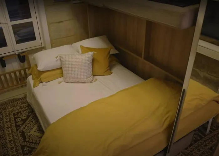 - Rooftop Views, Wine Cellar & Espresso Appartement *