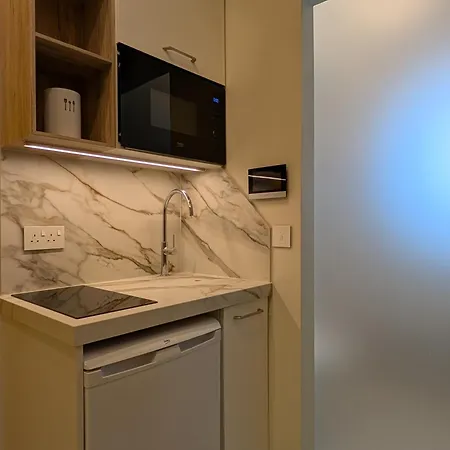 Apartment - Rooftop Views, Wine Cellar & Espresso *