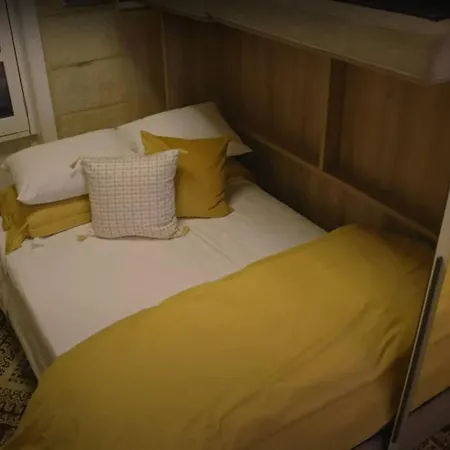 - Rooftop Views, Wine Cellar & Espresso Apartment *