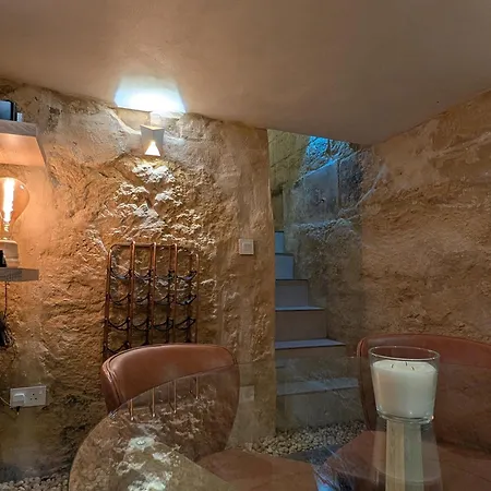 - Rooftop Views, Wine Cellar & Espresso Apartmán *