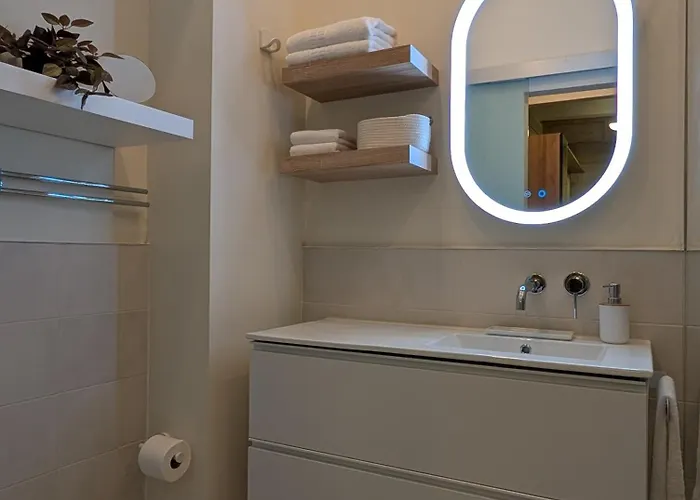 Apartament - Rooftop Views, Wine Cellar & Espresso *