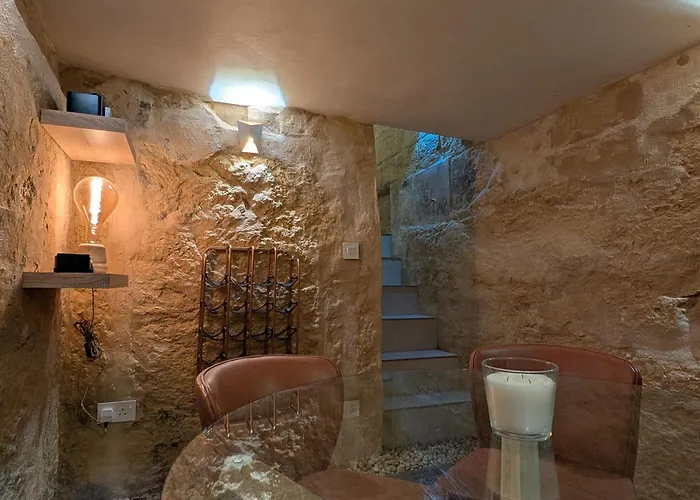 - Rooftop Views, Wine Cellar & Espresso Apartament *